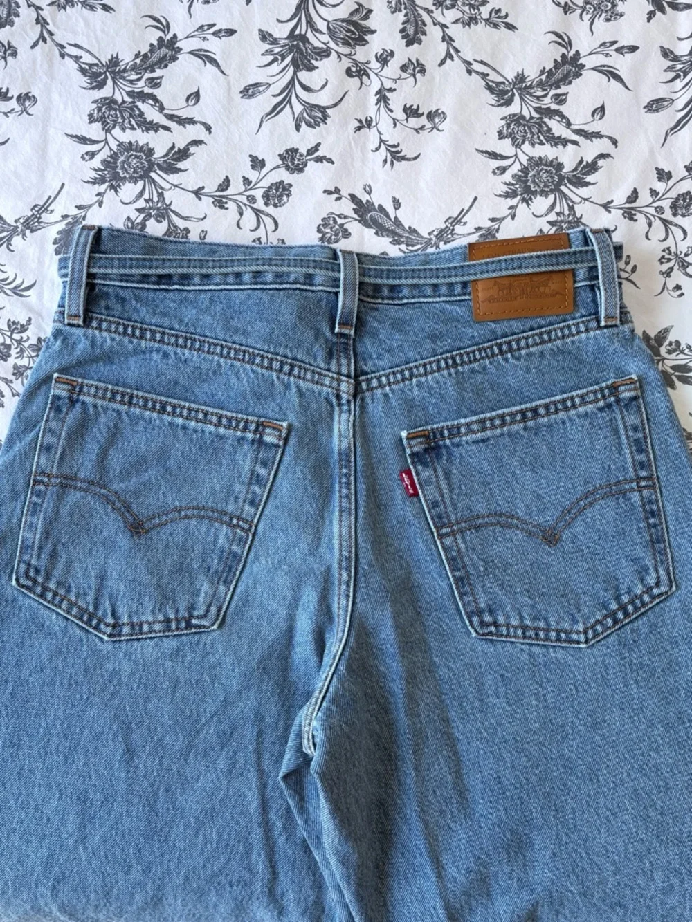NWOT! Levi’s XL Baggy Straight Jeans - Picture 9 of 16